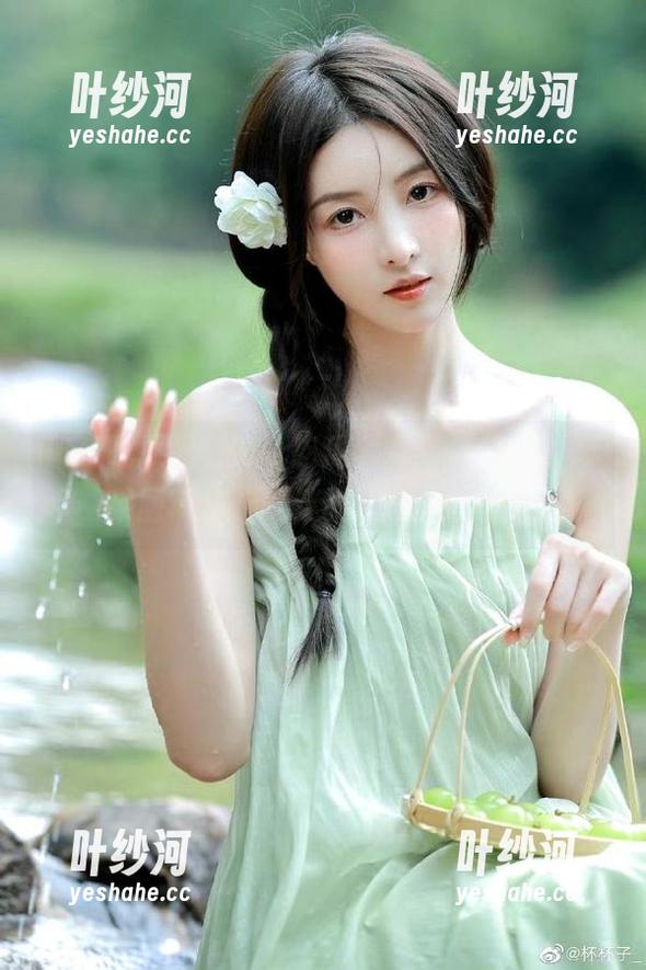 娜娜51吃瓜黑料引发热议，苹果版带你永不迷路，快来围观！