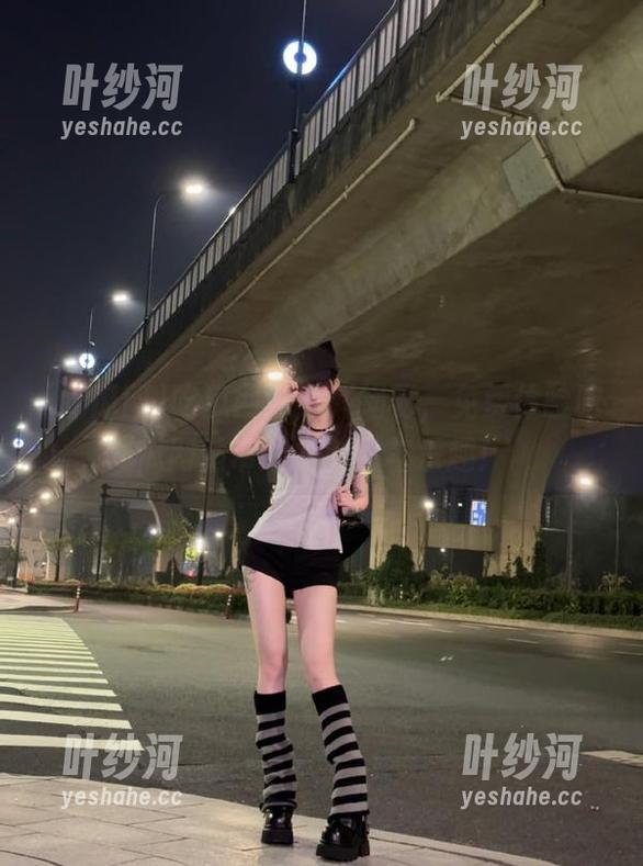 吃瓜网红黑料揭秘，免费体验吃瓜网站带来的刺激与乐趣！