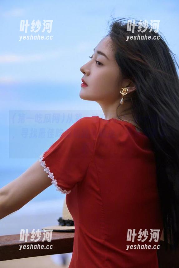 第一吃瓜网 从第一吃瓜网chigua出发,寻找最佳吃瓜线路与地址,尽享瓜事乐趣!